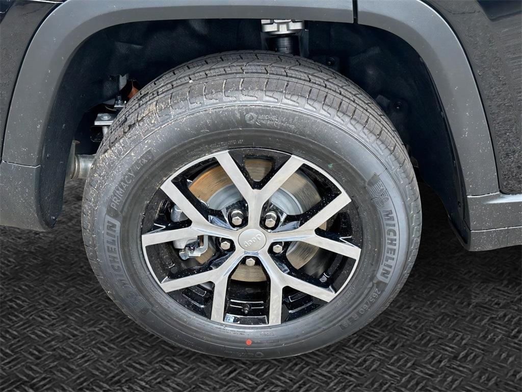 new 2025 Jeep Grand Cherokee L car, priced at $42,256