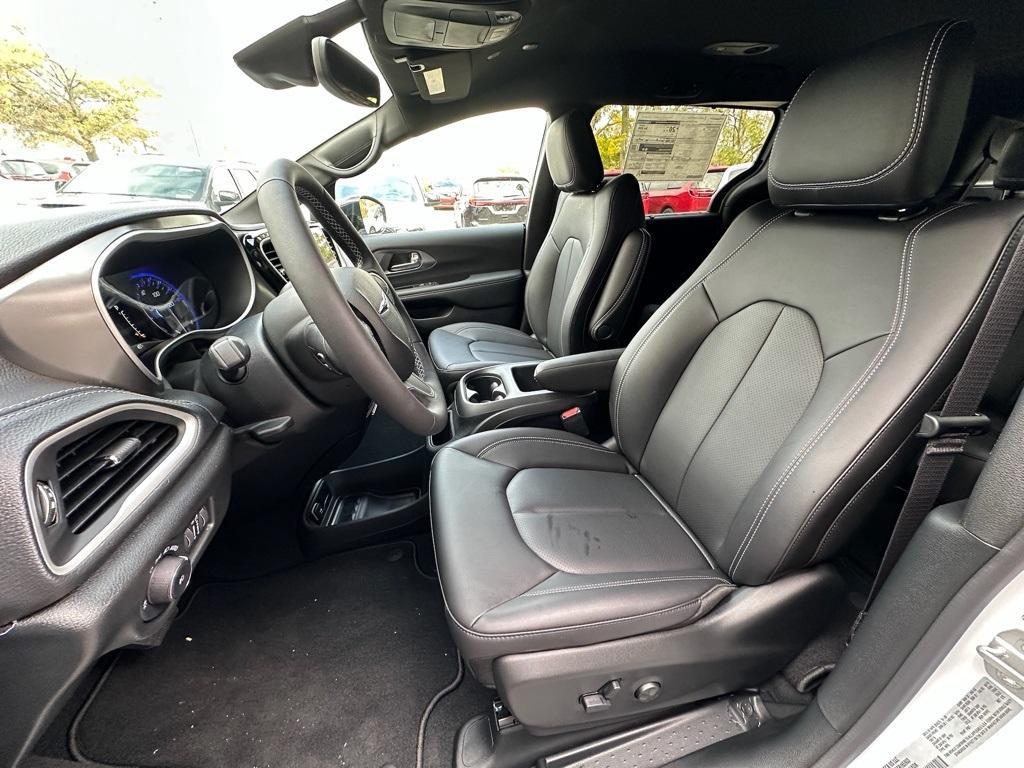 new 2026 Chrysler Pacifica car, priced at $43,751
