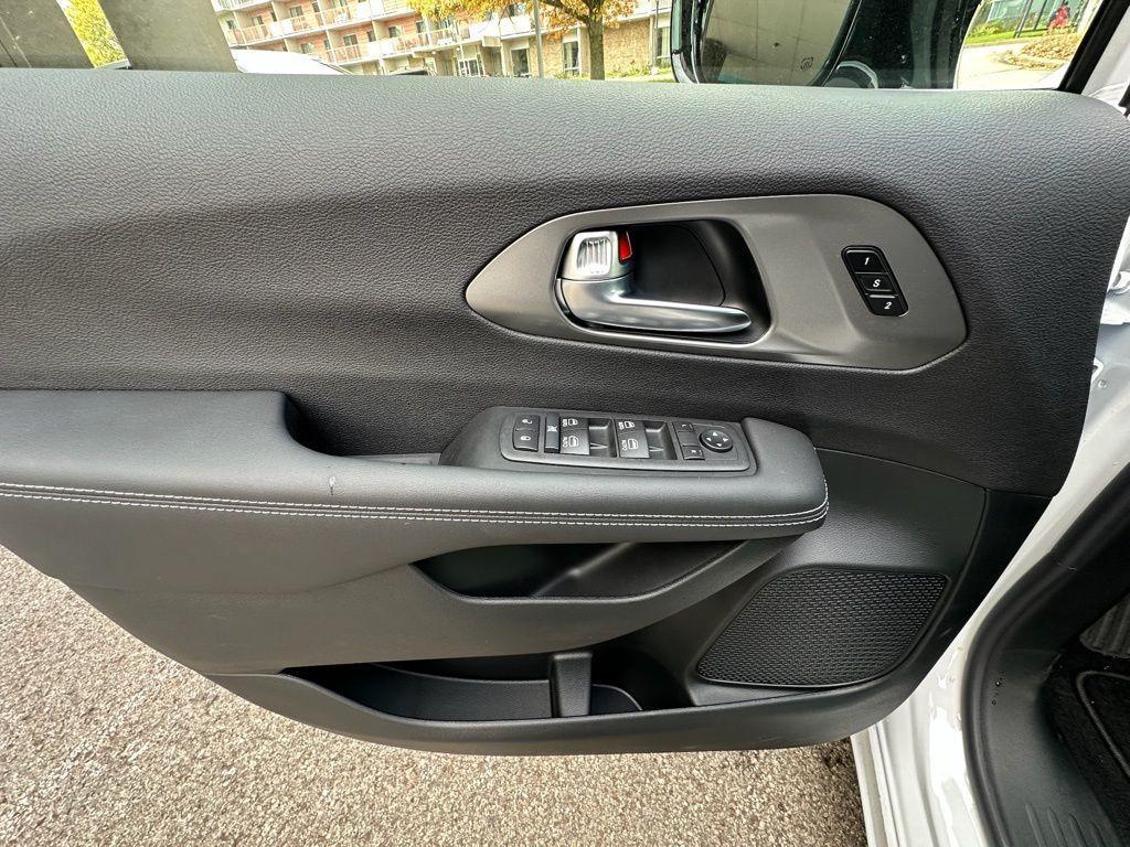 new 2026 Chrysler Pacifica car, priced at $43,751