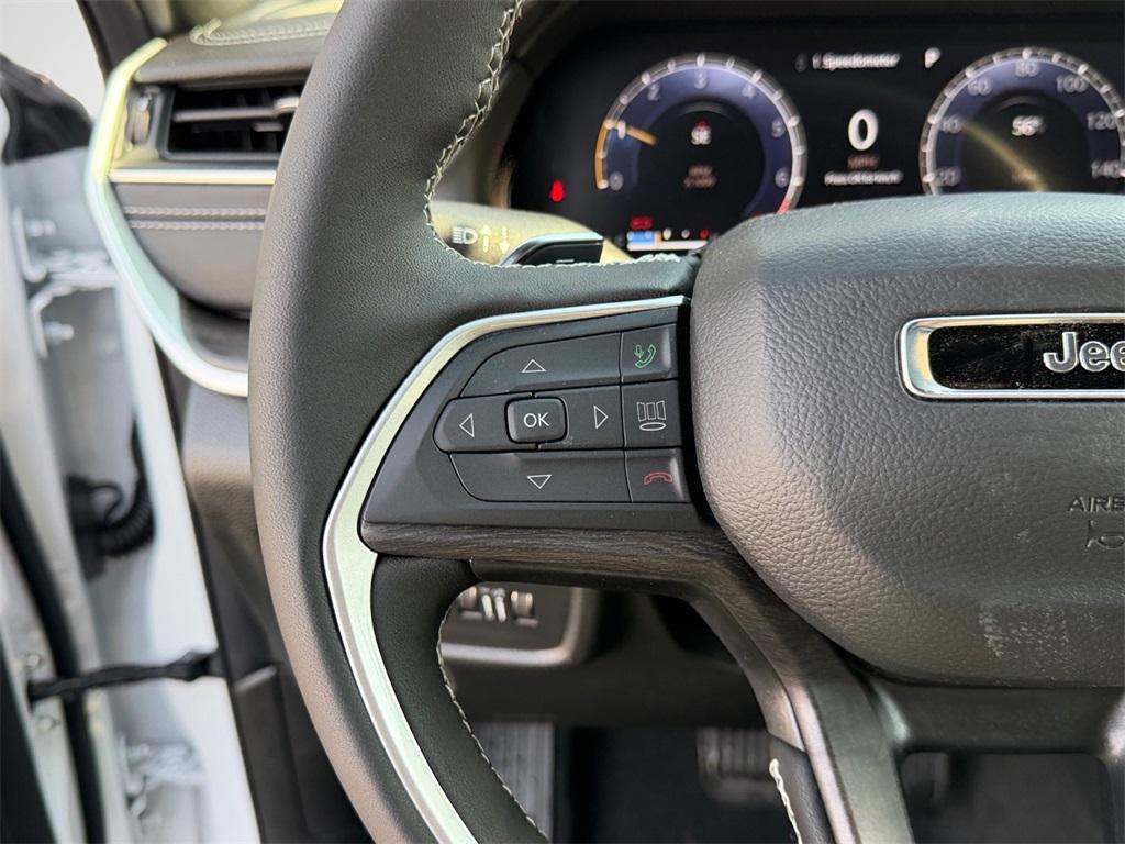 new 2025 Jeep Grand Cherokee car, priced at $43,527