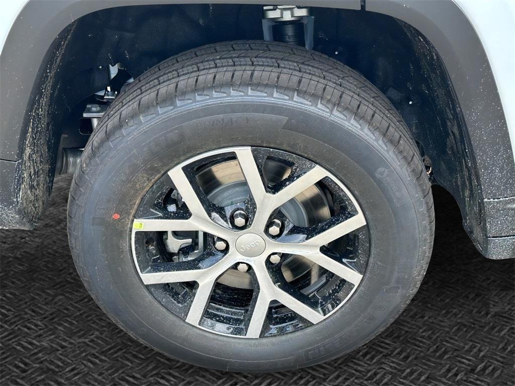 new 2025 Jeep Grand Cherokee L car, priced at $43,720