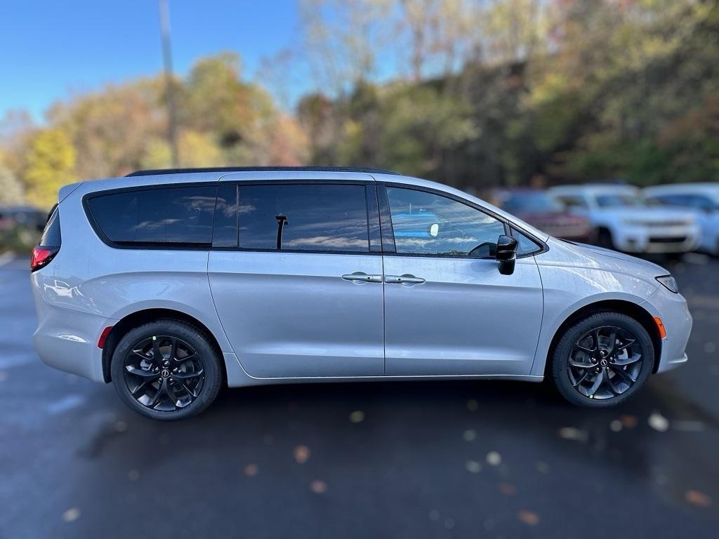 new 2026 Chrysler Pacifica car, priced at $53,676