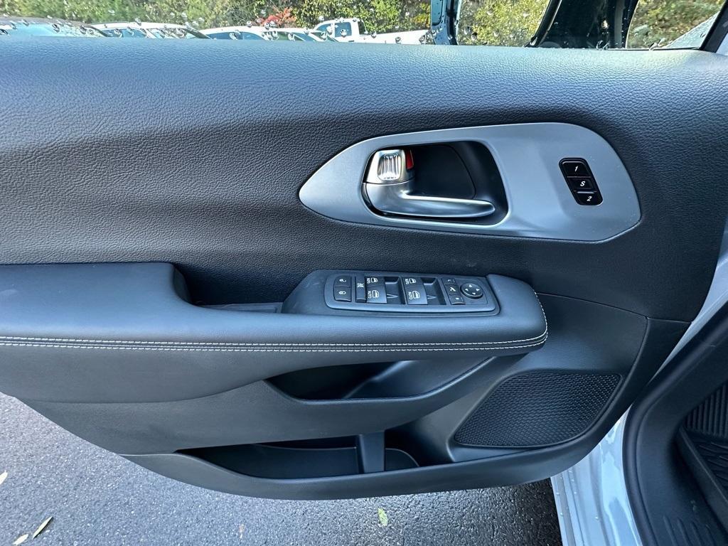 new 2026 Chrysler Pacifica car, priced at $53,676