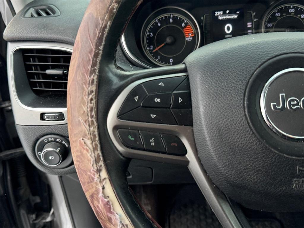 used 2019 Jeep Cherokee car, priced at $16,344