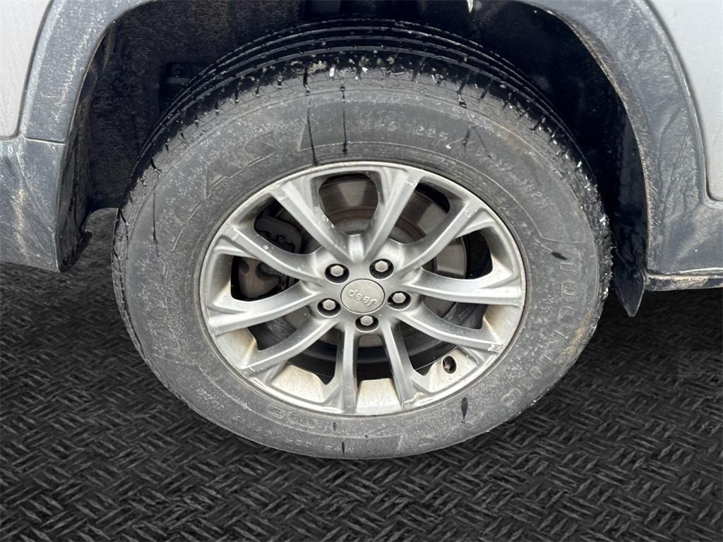 used 2019 Jeep Cherokee car, priced at $16,344