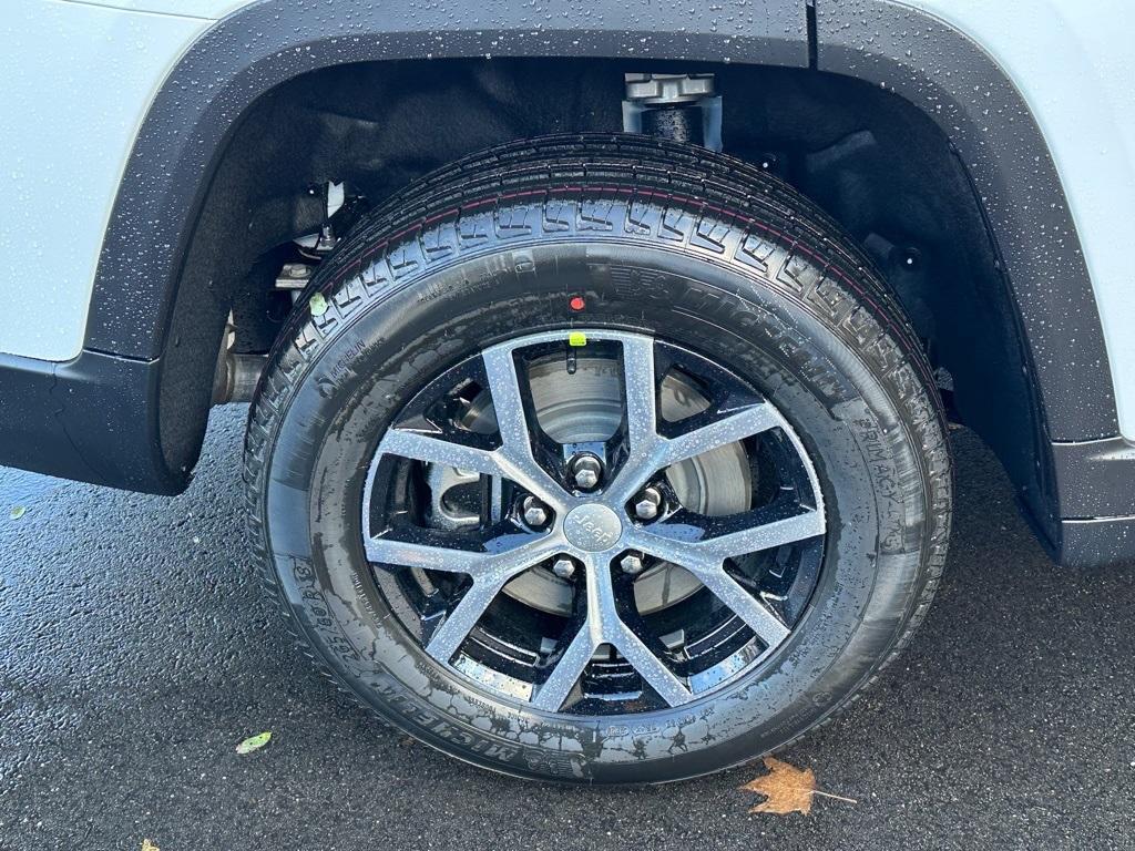 new 2025 Jeep Grand Cherokee L car, priced at $43,720