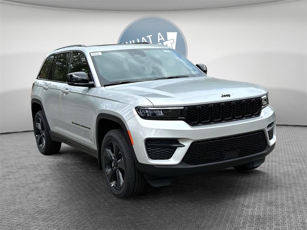 new 2025 Jeep Grand Cherokee car, priced at $40,970
