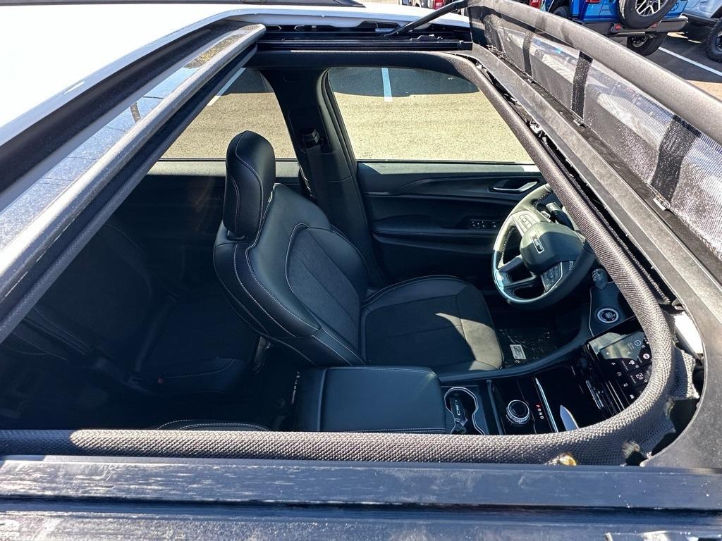 new 2025 Jeep Grand Cherokee L car, priced at $39,999