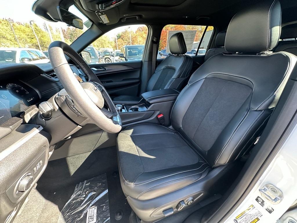 new 2025 Jeep Grand Cherokee L car, priced at $39,999