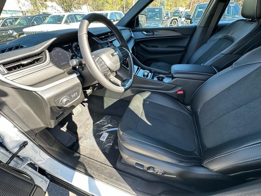 new 2025 Jeep Grand Cherokee L car, priced at $39,999
