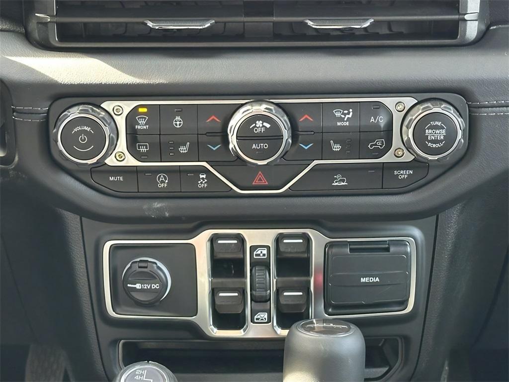 new 2025 Jeep Gladiator car, priced at $59,989