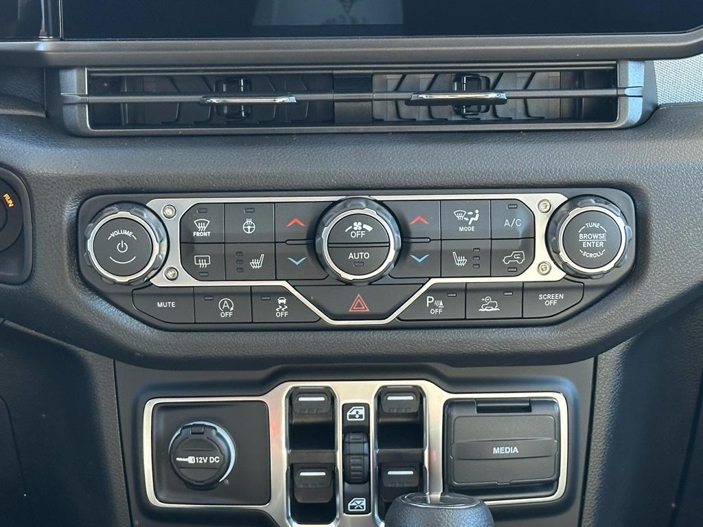 new 2026 Jeep Gladiator car, priced at $51,885