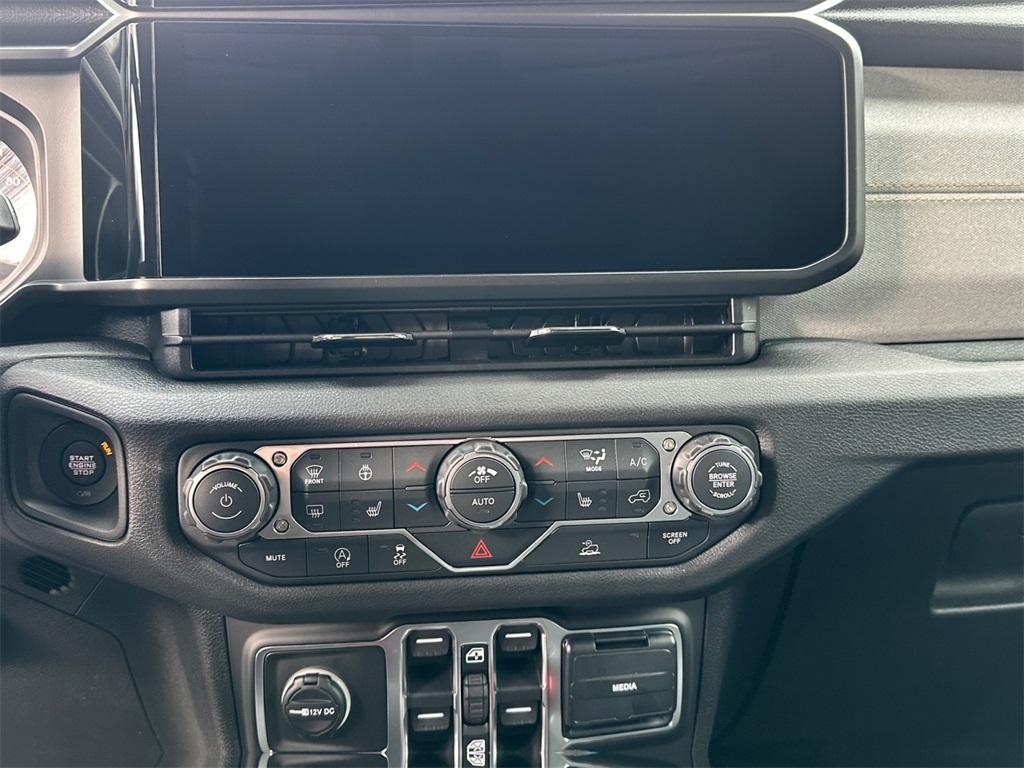 new 2026 Jeep Gladiator car, priced at $53,385