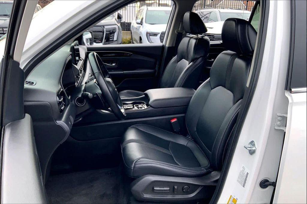 used 2023 Honda Pilot car, priced at $34,232