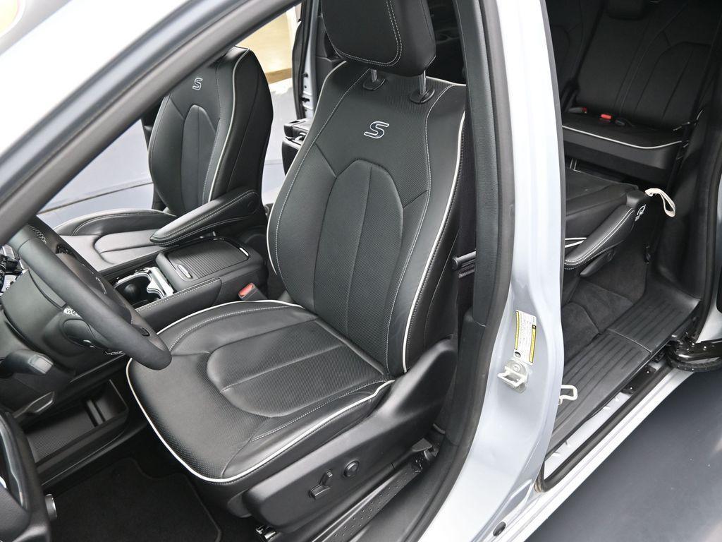used 2023 Chrysler Pacifica car, priced at $38,999