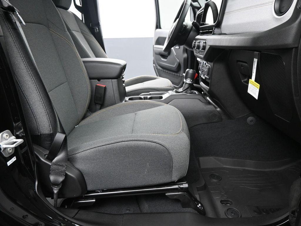 new 2025 Jeep Wrangler car, priced at $41,370