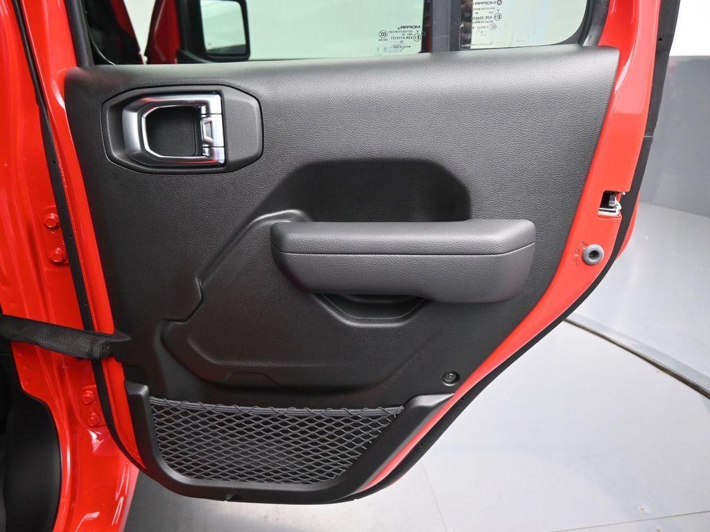 new 2025 Jeep Wrangler car, priced at $43,260