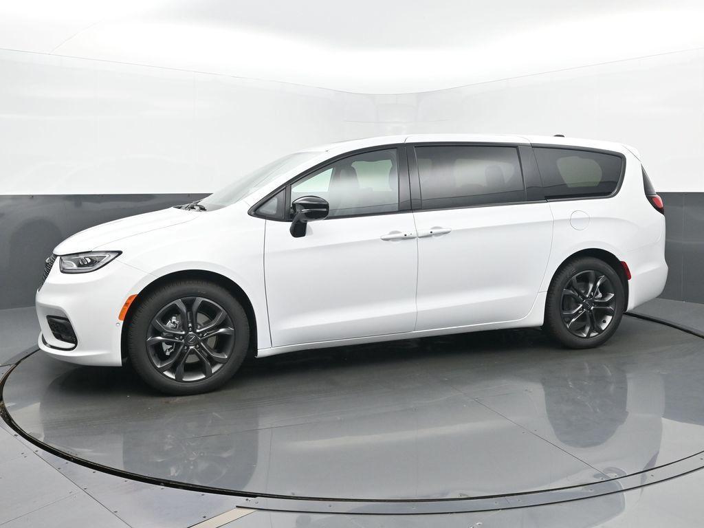 new 2026 Chrysler Pacifica car, priced at $51,541