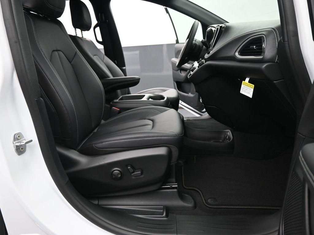 new 2026 Chrysler Pacifica car, priced at $46,515