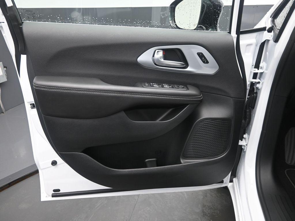 new 2026 Chrysler Pacifica car, priced at $50,267