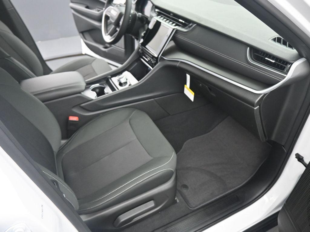 new 2025 Jeep Grand Cherokee car, priced at $36,999