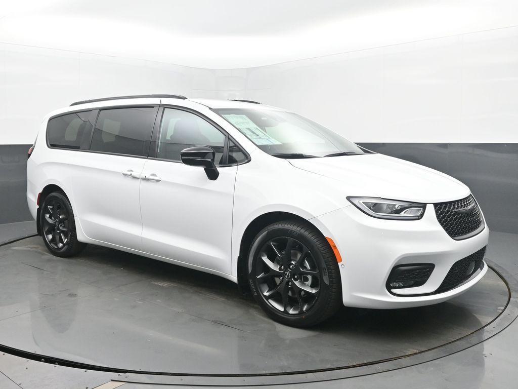 new 2026 Chrysler Pacifica car, priced at $45,073