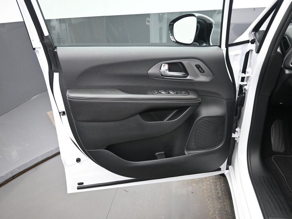 new 2026 Chrysler Pacifica car, priced at $45,073