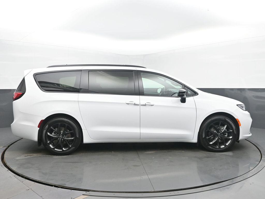 new 2026 Chrysler Pacifica car, priced at $45,073