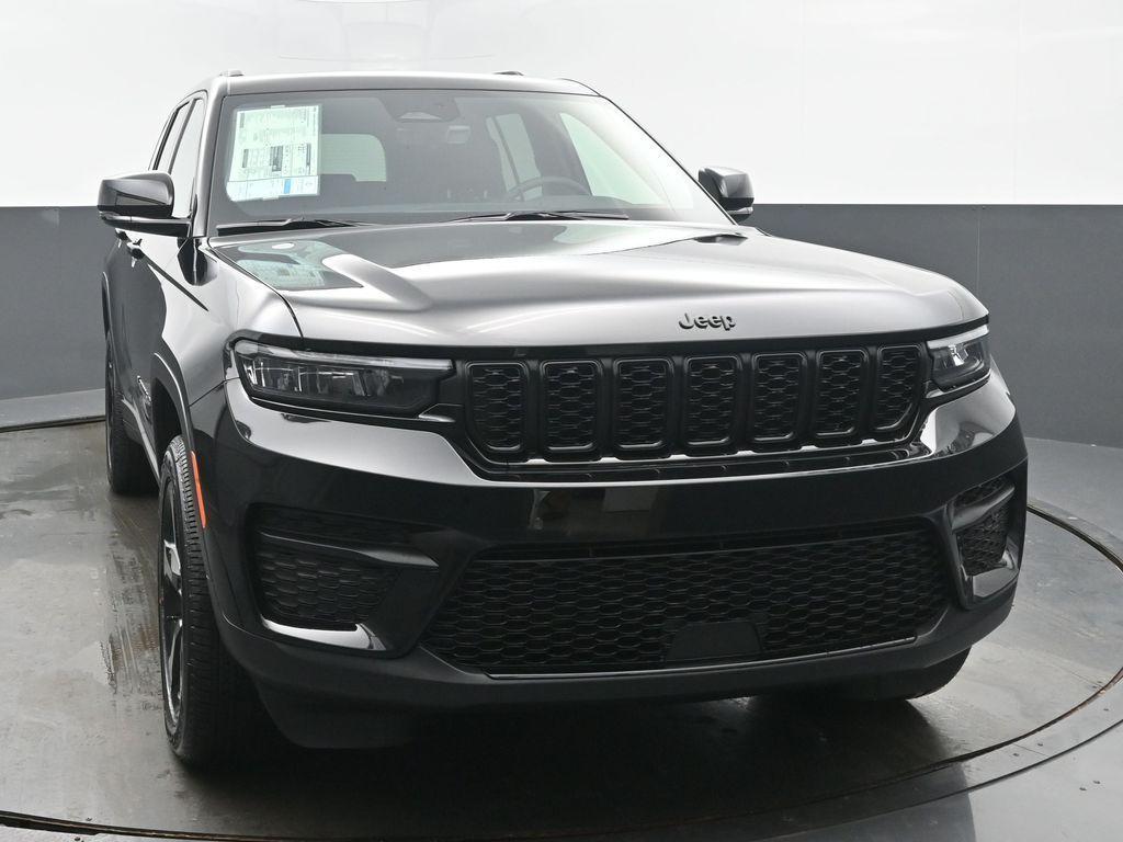 new 2025 Jeep Grand Cherokee car, priced at $46,085
