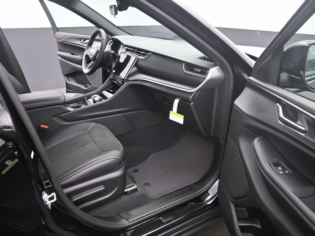 new 2025 Jeep Grand Cherokee car, priced at $46,085