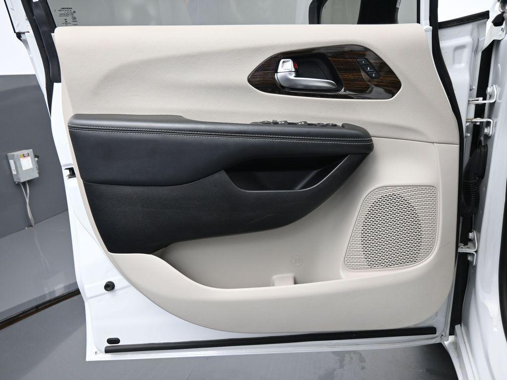 used 2023 Chrysler Pacifica car, priced at $26,999