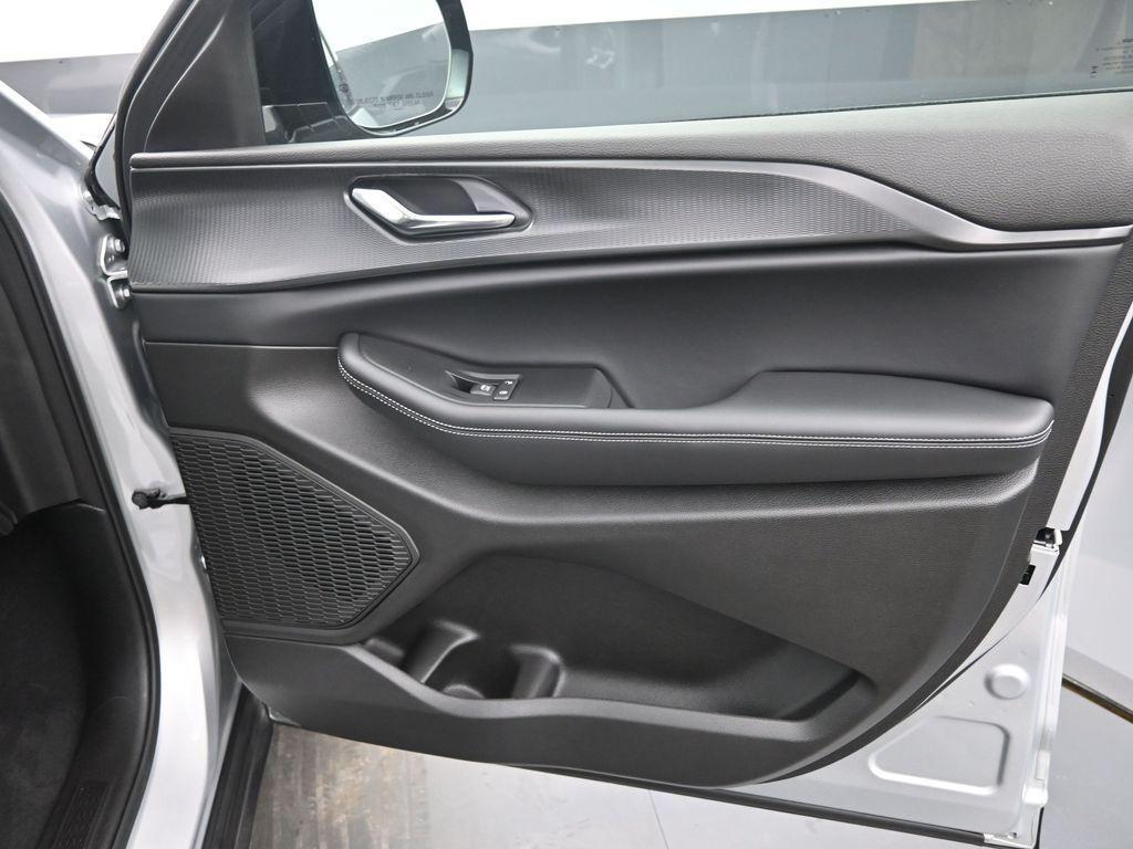 used 2025 Jeep Grand Cherokee car, priced at $36,499