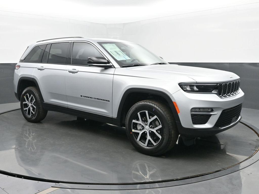 new 2025 Jeep Grand Cherokee car, priced at $41,106
