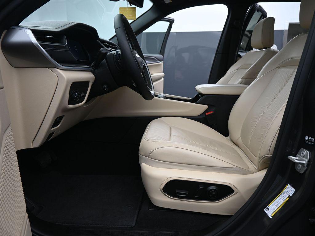 used 2024 Jeep Grand Cherokee car, priced at $29,999