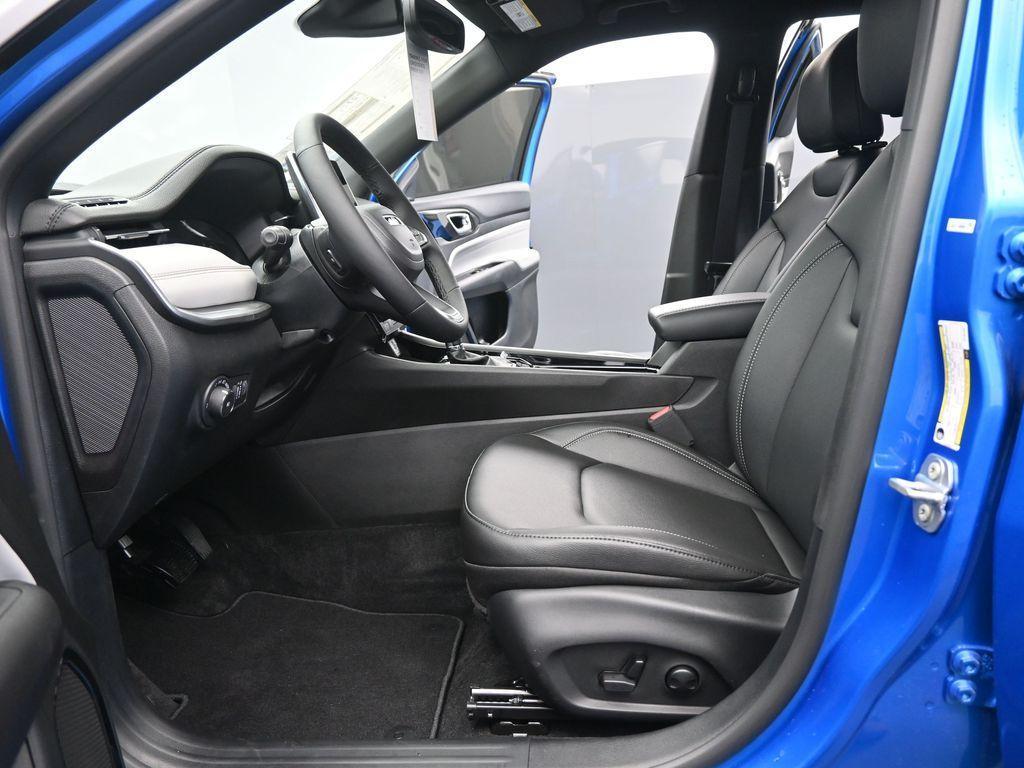 new 2025 Jeep Compass car, priced at $30,211