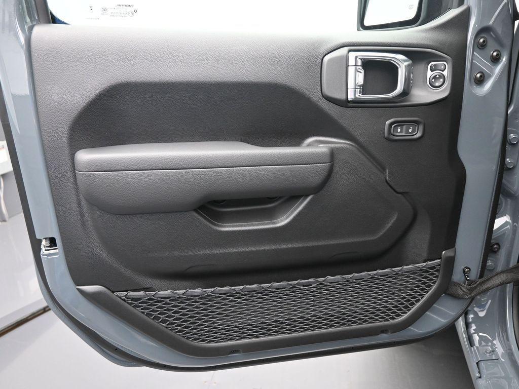 new 2025 Jeep Wrangler car, priced at $43,260