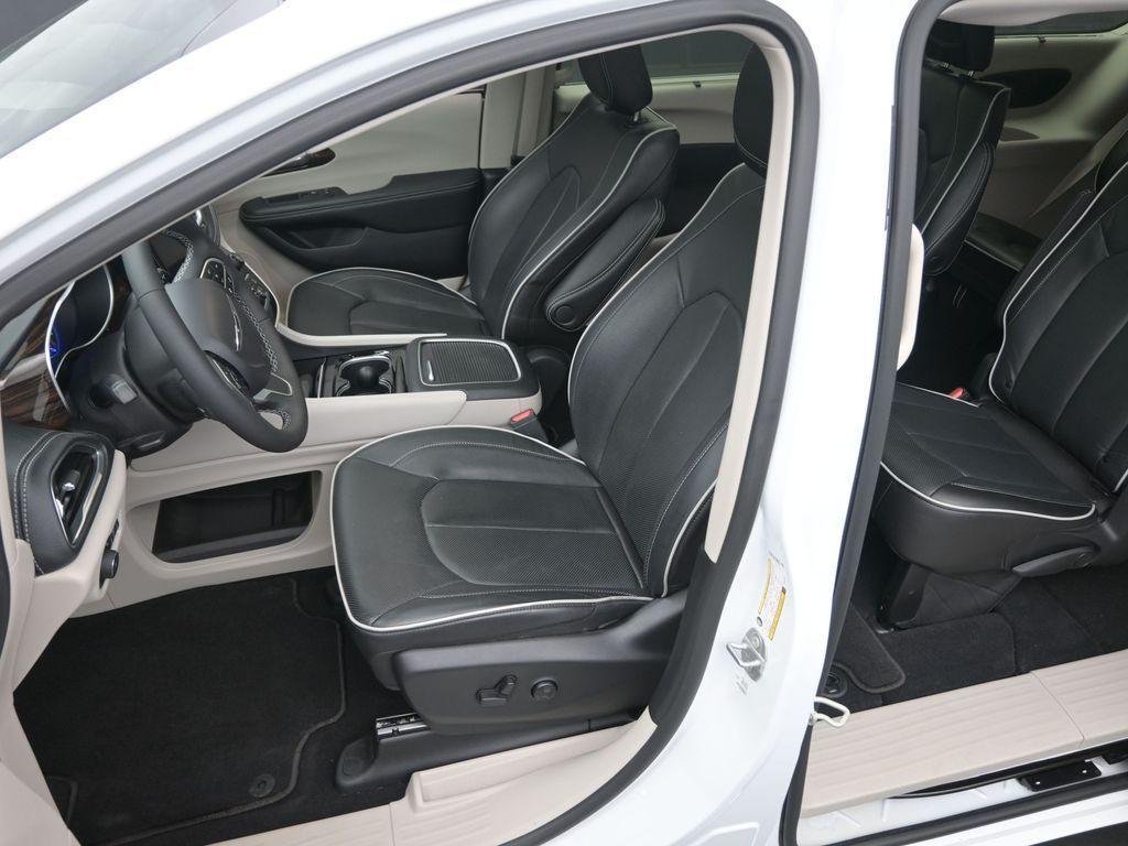 used 2023 Chrysler Pacifica car, priced at $37,499