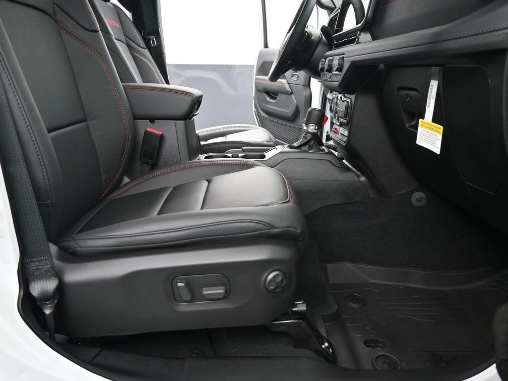 new 2025 Jeep Wrangler car, priced at $58,713