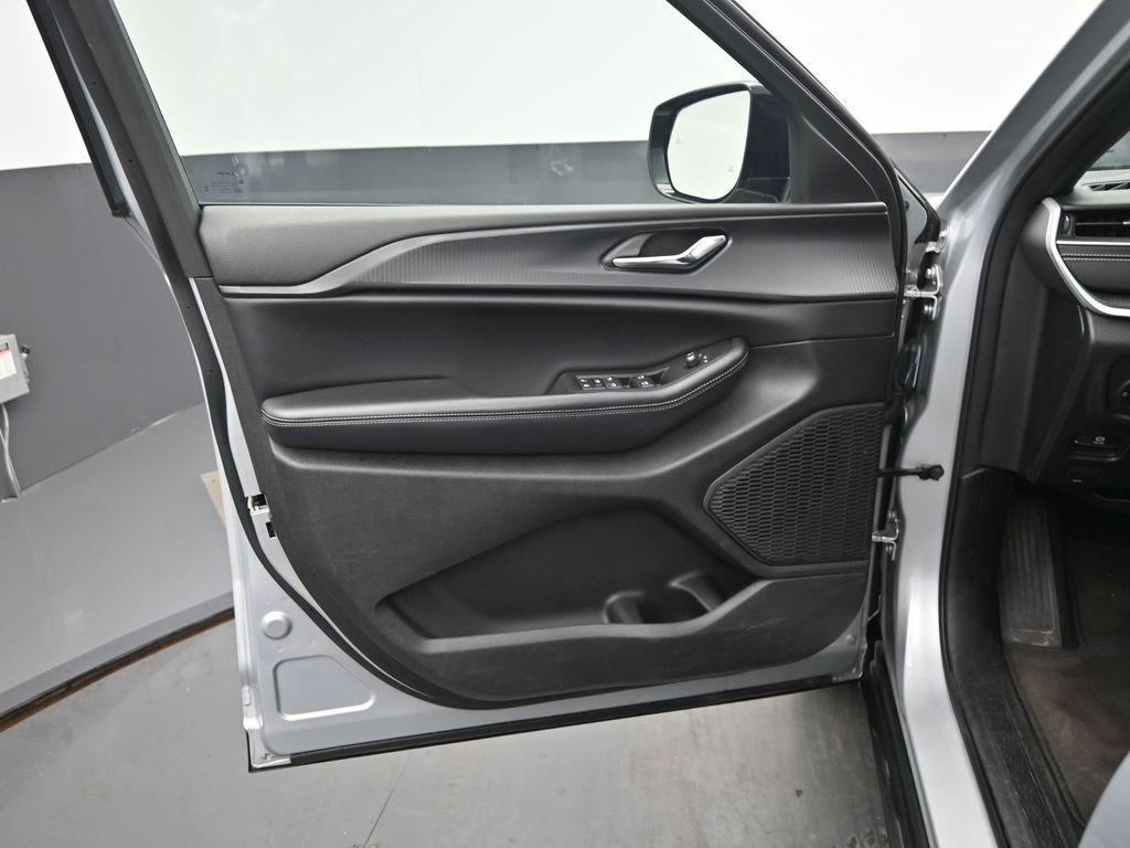 used 2024 Jeep Grand Cherokee L car, priced at $29,999