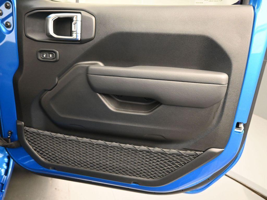 new 2025 Jeep Wrangler car, priced at $41,370