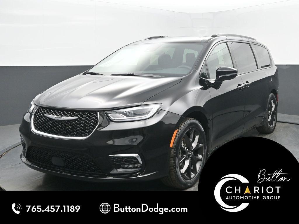 used 2025 Chrysler Pacifica car, priced at $36,599