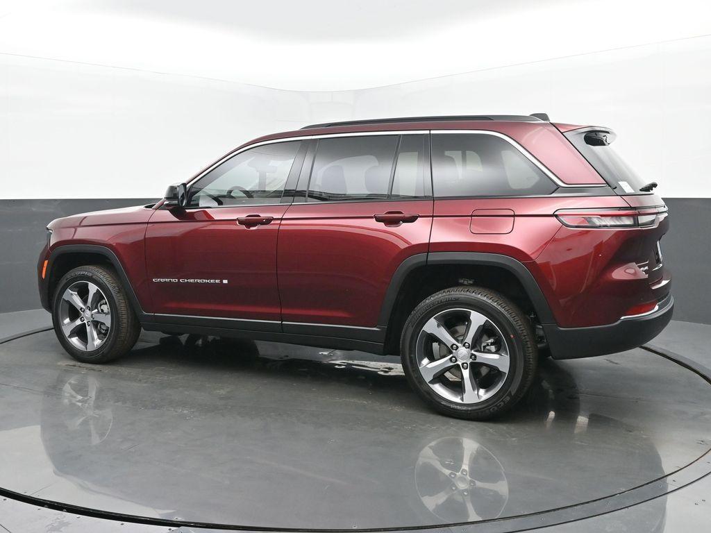 new 2025 Jeep Grand Cherokee car, priced at $43,977