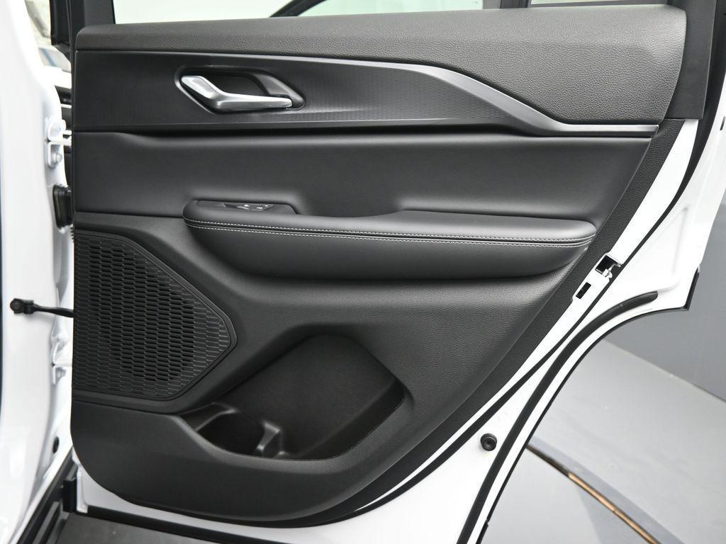 new 2025 Jeep Grand Cherokee car, priced at $44,138