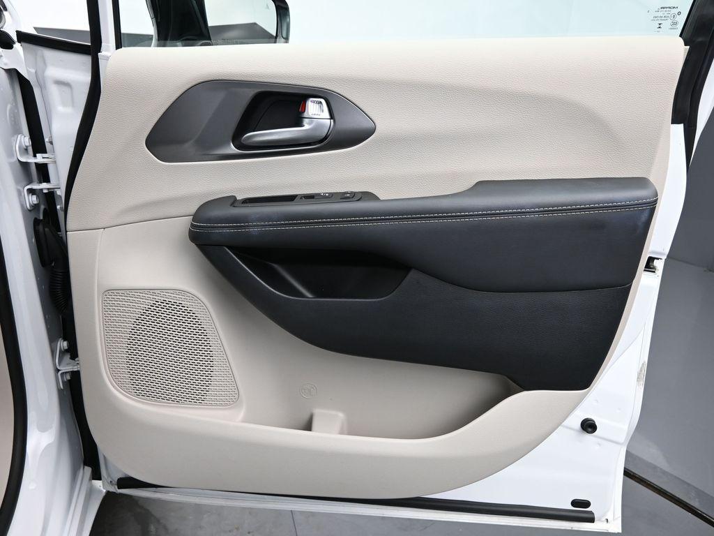 used 2024 Chrysler Pacifica car, priced at $27,999