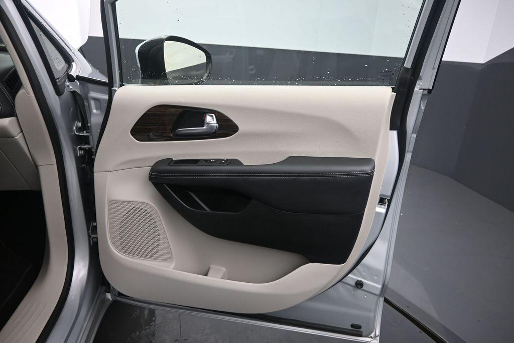 used 2023 Chrysler Pacifica car, priced at $29,499