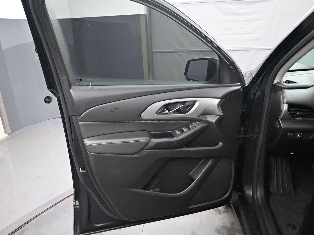 used 2021 Chevrolet Traverse car, priced at $17,999