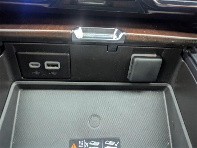 2024 White Frost Tricoat GMC Yukon XL