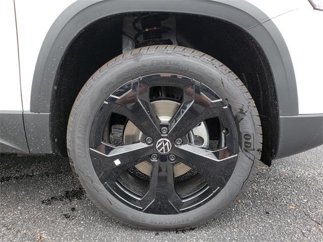 new 2025 Volkswagen Taos car, priced at $30,369