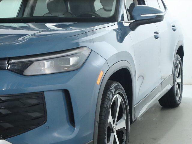 used 2025 Volkswagen Tiguan car, priced at $31,216