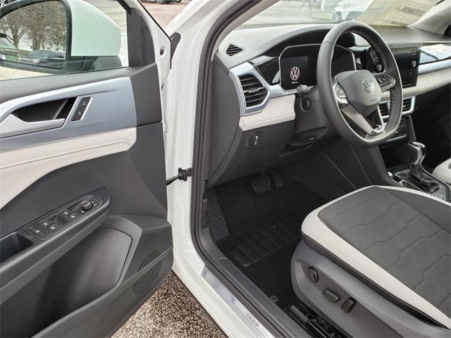 new 2025 Volkswagen Taos car